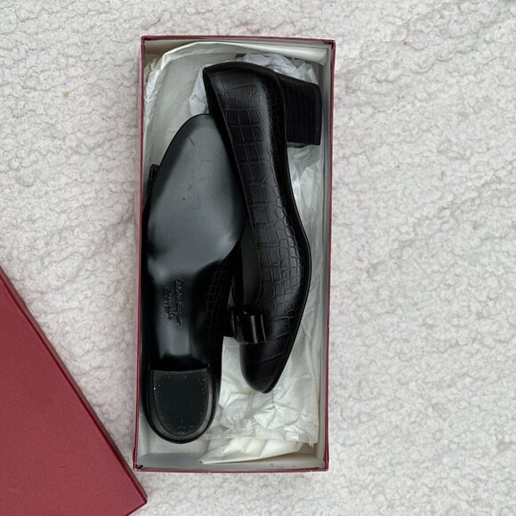 Salvatore Ferragamo Magnolia Nero Calf Heels 5cm – Size 6.5B - Picture 5 of 7